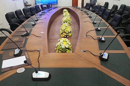 Умная система аудио конференции для конференц-зала МОИ в Кувейте
