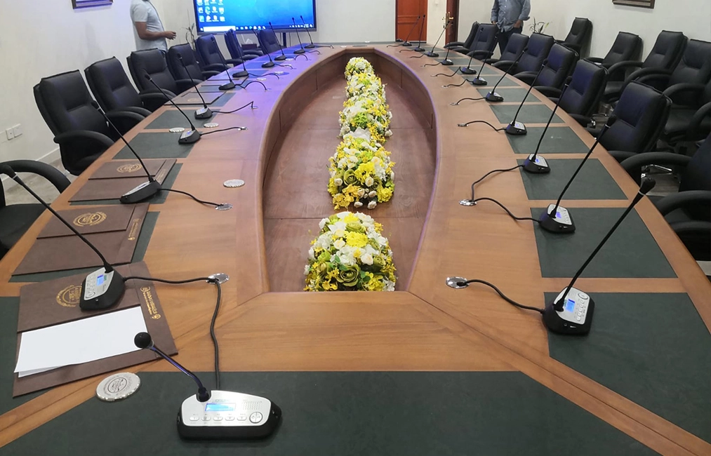 Умная система аудио конференции для конференц-зала МОИ в Кувейте
